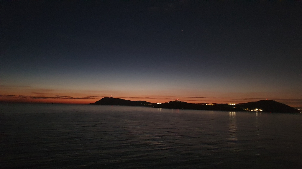 Blick auf Toulon am Abend